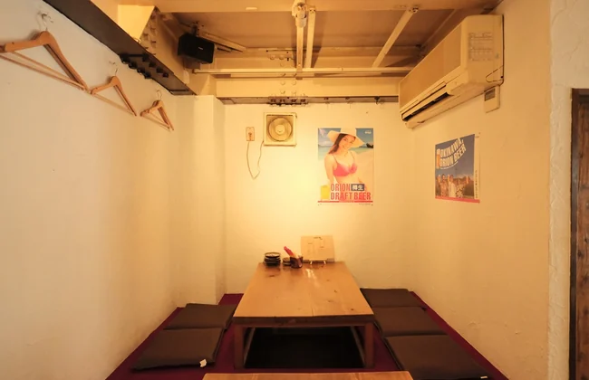 座布団でくつろげる掘りごたつ席